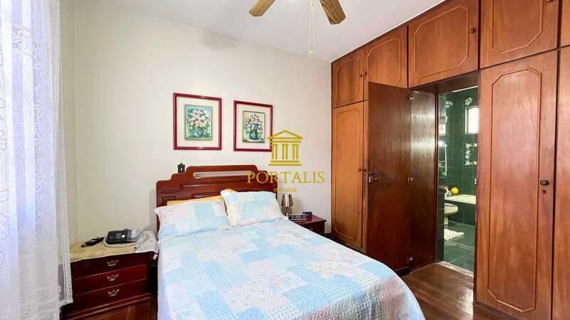 Casa, Luxemburgo, 5 Quartos, 4 Vagas, 2 Suítes