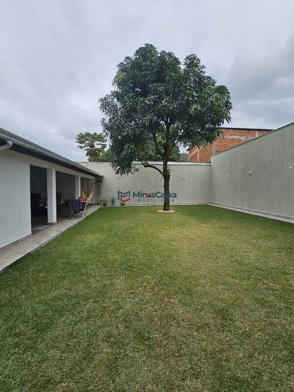 Casa, Quitandinha, 3 Quartos, 2 Vagas, 1 Suíte