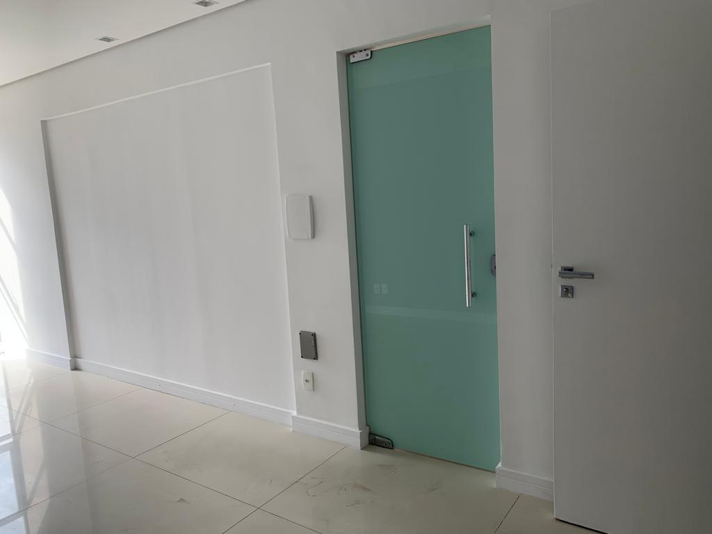 Sala, Centro, 0 Quarto, 4 Vagas
