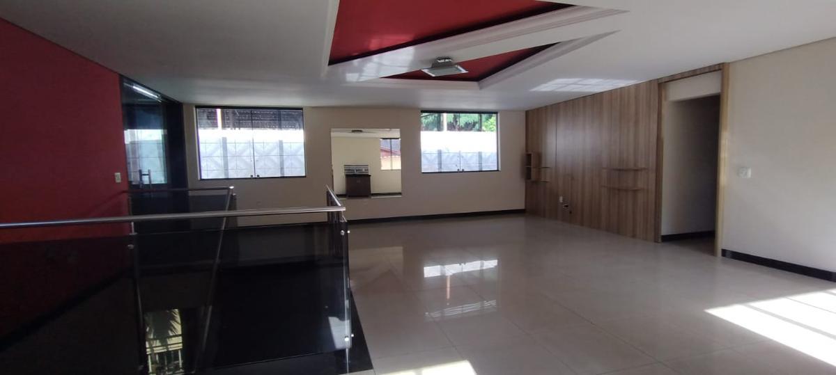 Casa, Santa Cruz, 5 Quartos, 4 Vagas, 1 Suíte