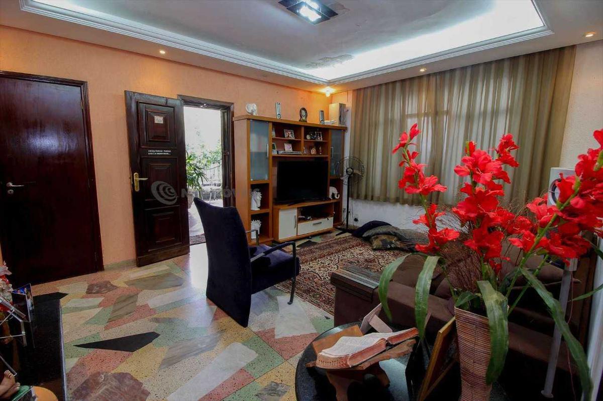 Casa, João Pinheiro, 5 Quartos, 4 Vagas, 1 Suíte