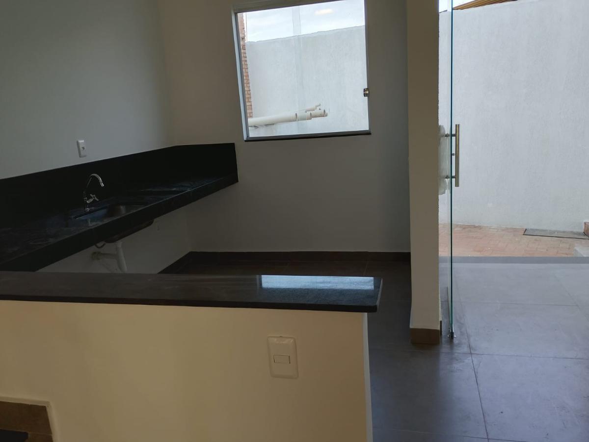 Casa, Santa Branca, 3 Quartos, 2 Vagas, 1 Suíte