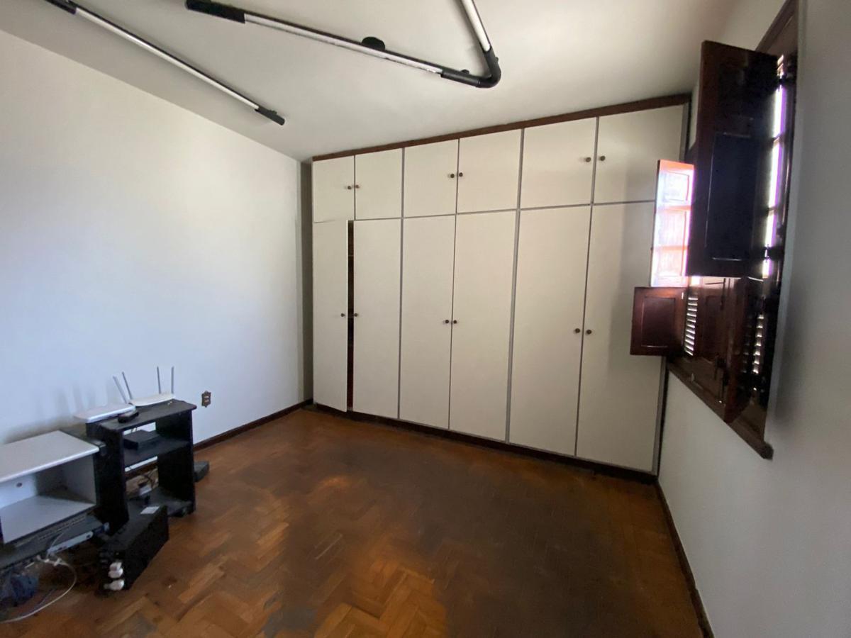 Casa, Floresta, 12 Quartos, 0 Vaga, 2 Suítes