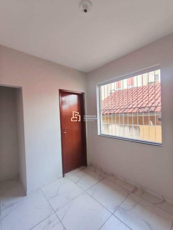 Casa, Barreiro, 2 Quartos, 1 Vaga, 2 Suítes