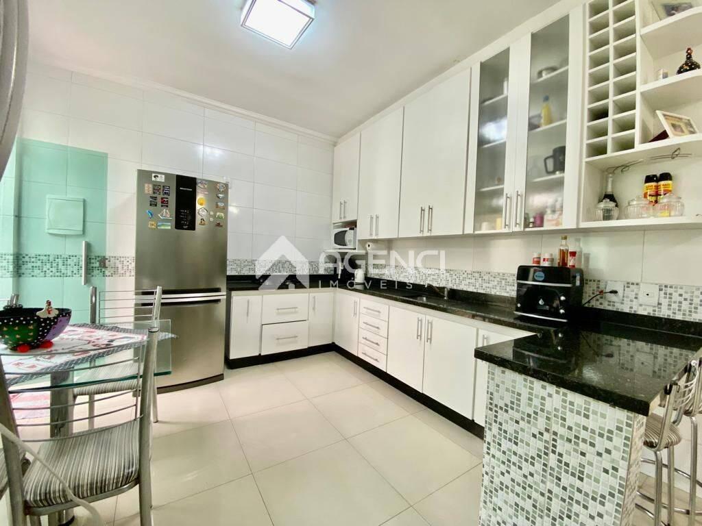 Casa, Cabral, 3 Quartos, 0 Vaga, 1 Suíte