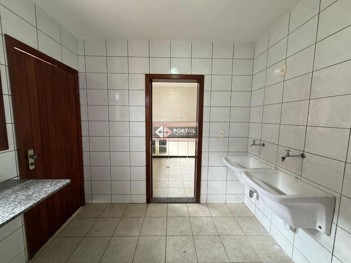 Casa Comercial, Itapoã, 5 Quartos, 4 Vagas, 2 Suítes