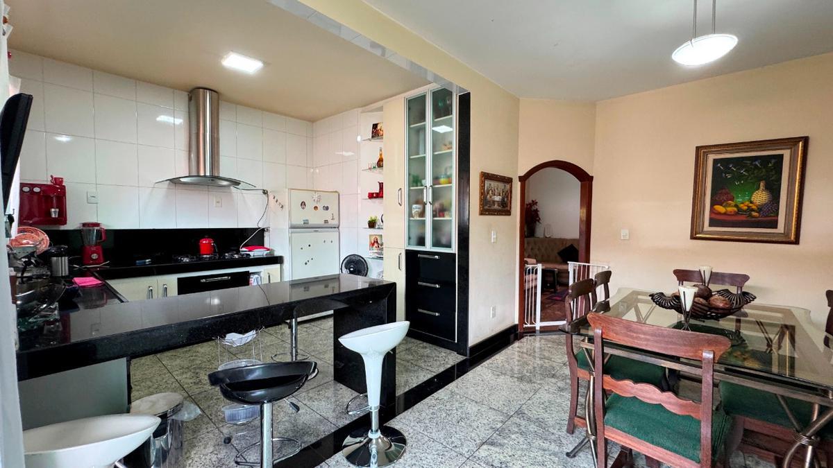 Casa, Planalto, 4 Quartos, 3 Vagas, 2 Suítes