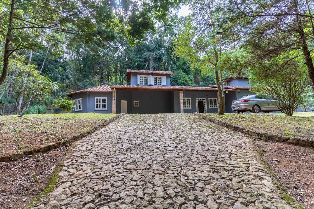 Casa, São Sebastião das Águas Claras, 4 Quartos, 5 Vagas, 3 Suítes