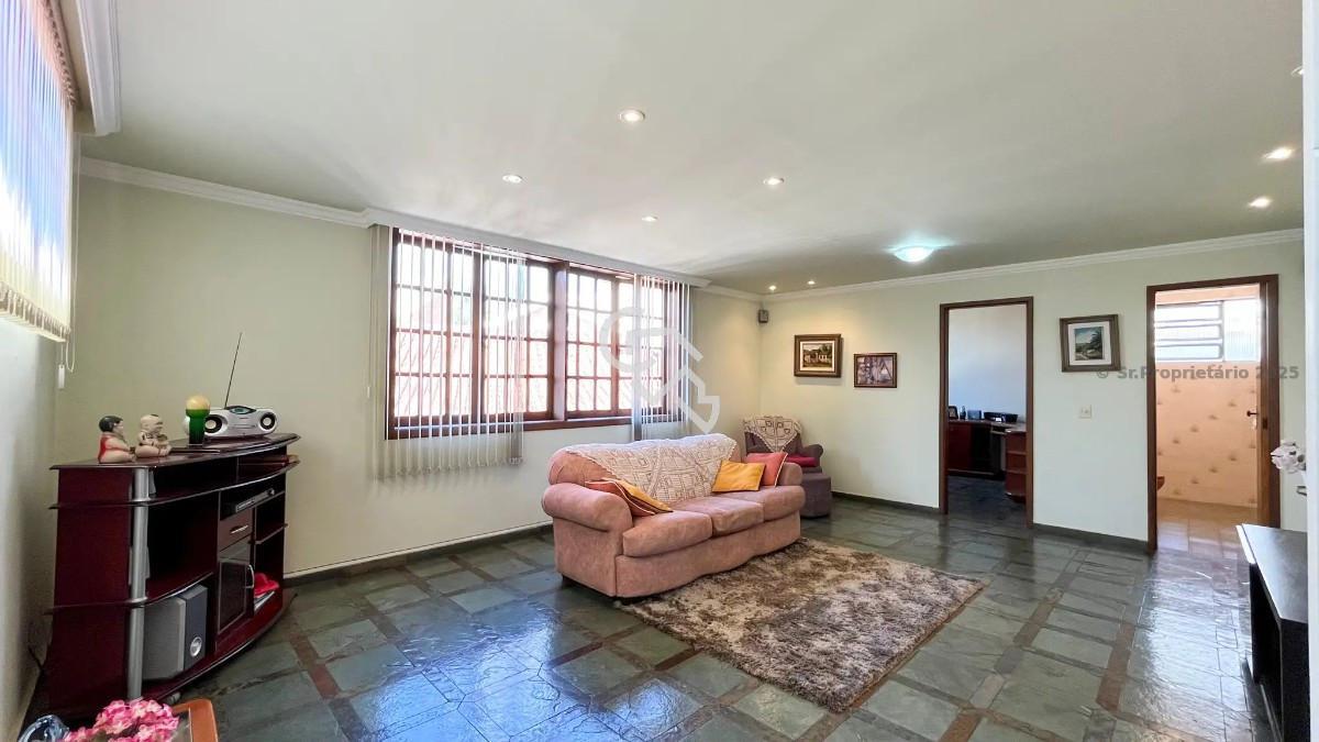 Casa, Luxemburgo, 5 Quartos, 4 Vagas, 2 Suítes