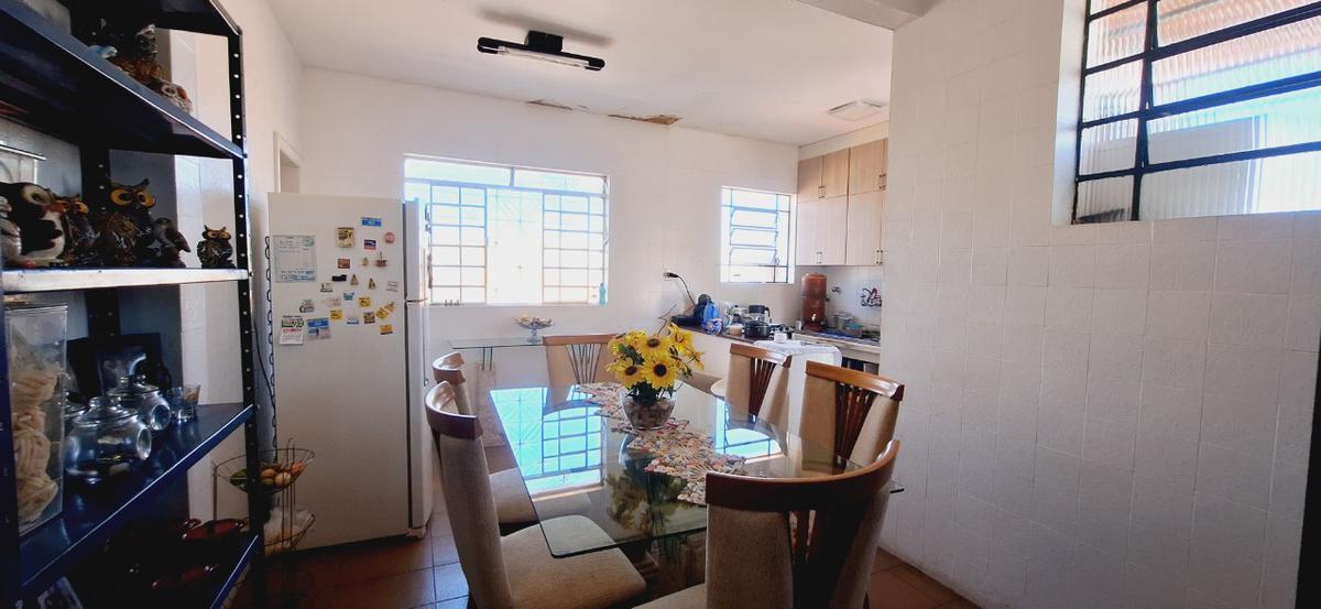 Casa, Sagrada Família, 3 Quartos, 2 Vagas, 1 Suíte