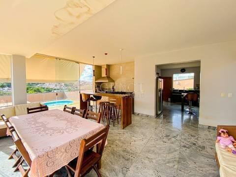 Casa, Trevo, 5 Quartos, 0 Vaga, 2 Suítes