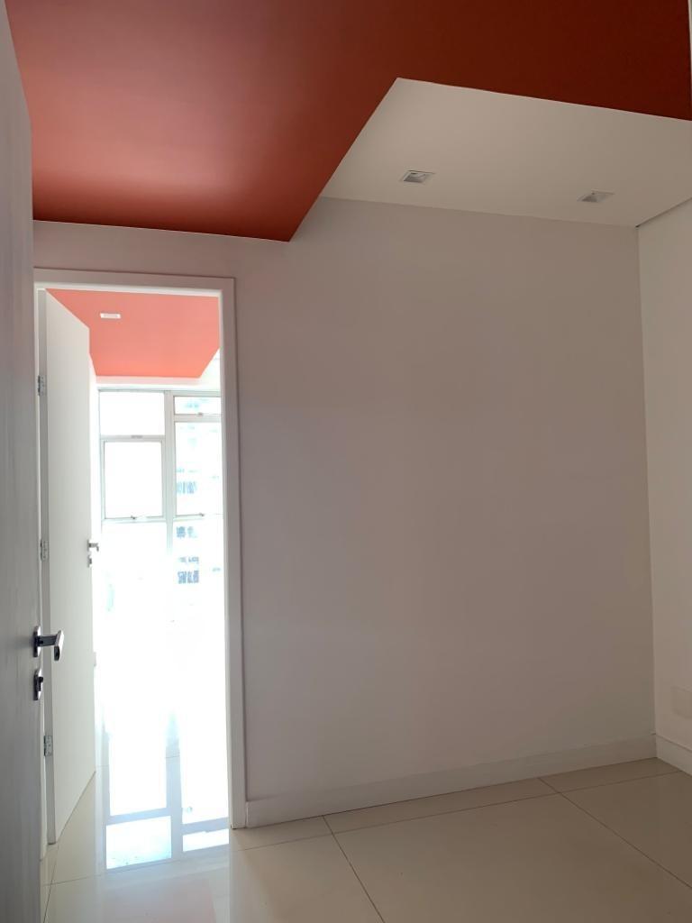 Sala, Centro, 0 Quarto, 4 Vagas