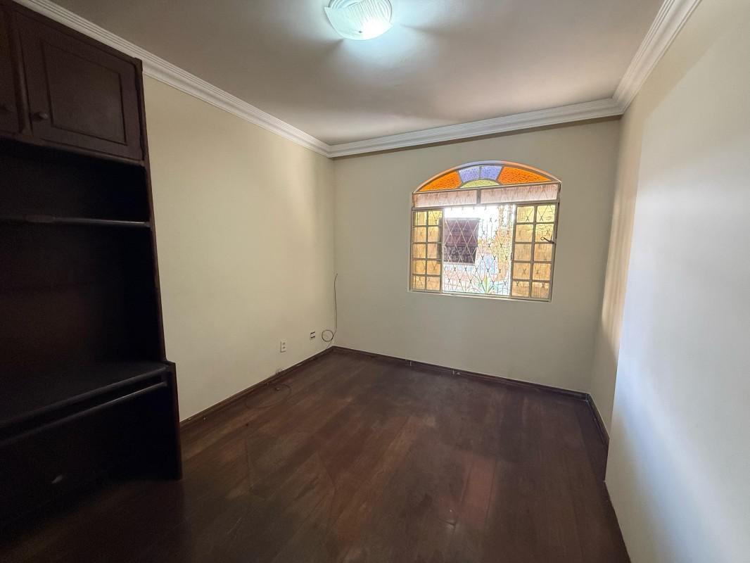 Casa, Planalto, 4 Quartos, 4 Vagas, 1 Suíte