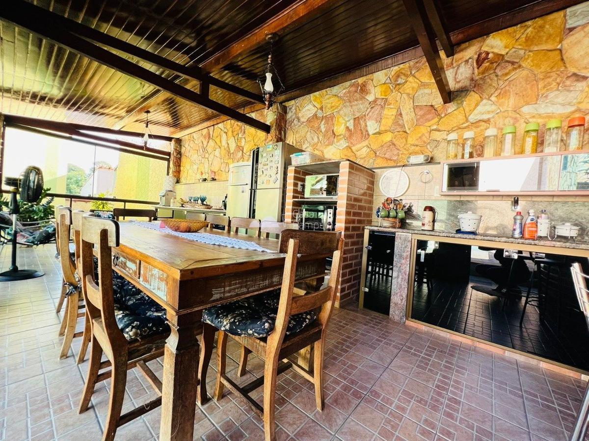 Casa, Santa Branca, 3 Quartos, 4 Vagas, 1 Suíte