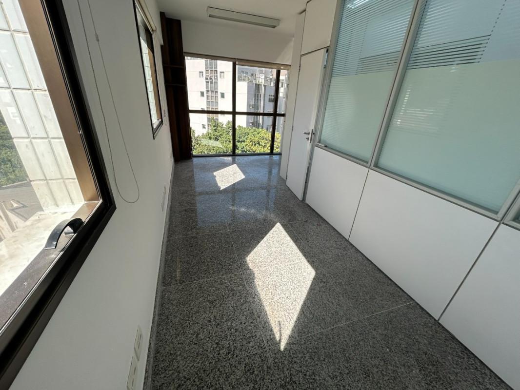 Sala, Savassi, 0 Quarto, 2 Vagas