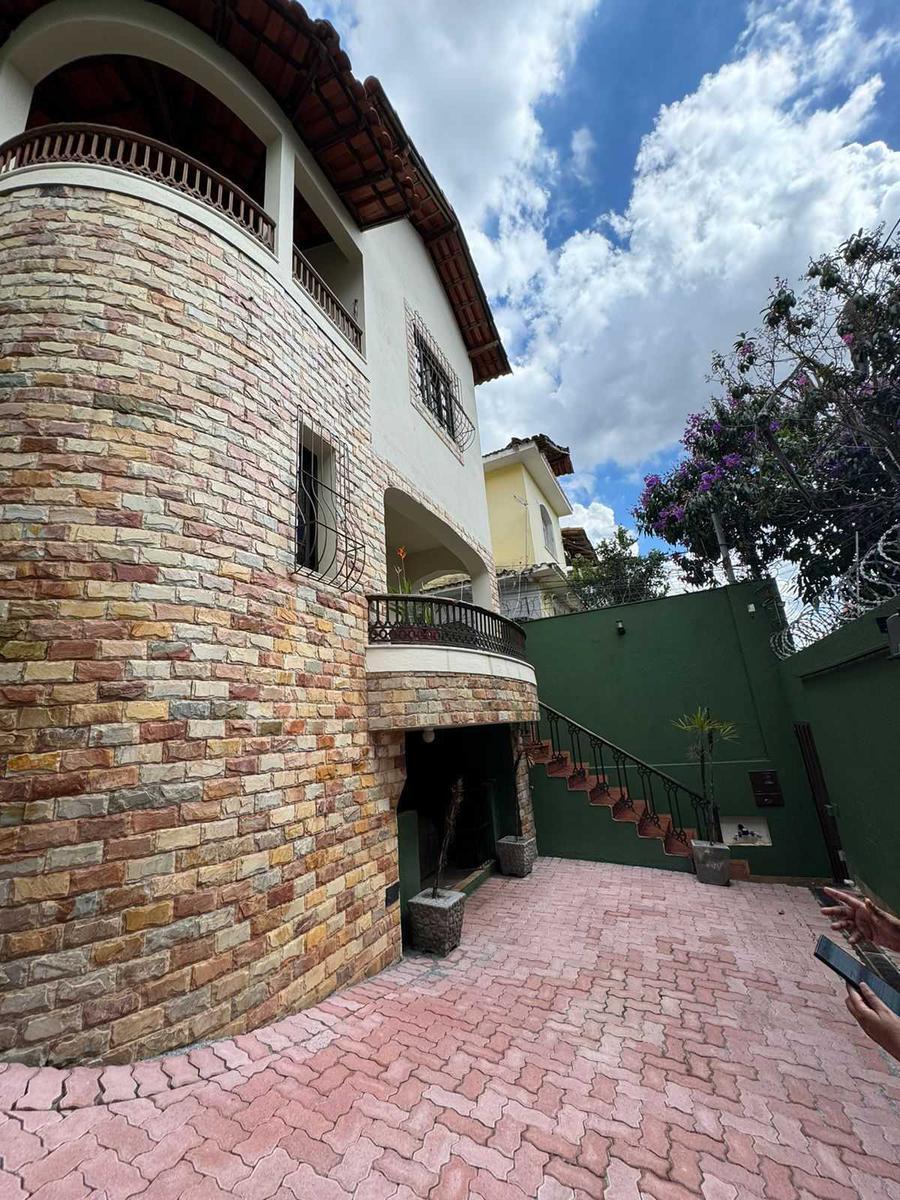 Casa, Sagrada Família, 6 Quartos, 2 Vagas, 2 Suítes