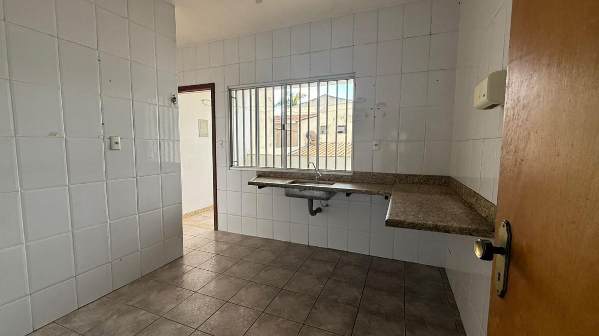 Casa, Arvoredo, 4 Quartos, 2 Vagas, 1 Suíte