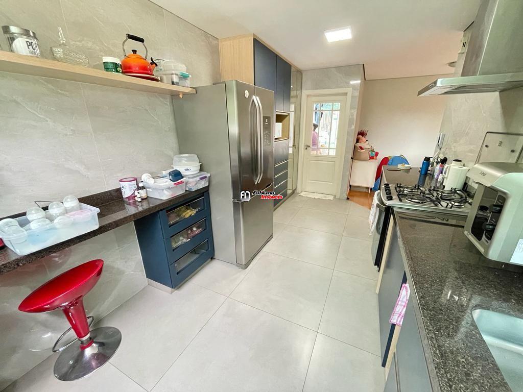 Casa, Trevo, 3 Quartos, 4 Vagas, 1 Suíte