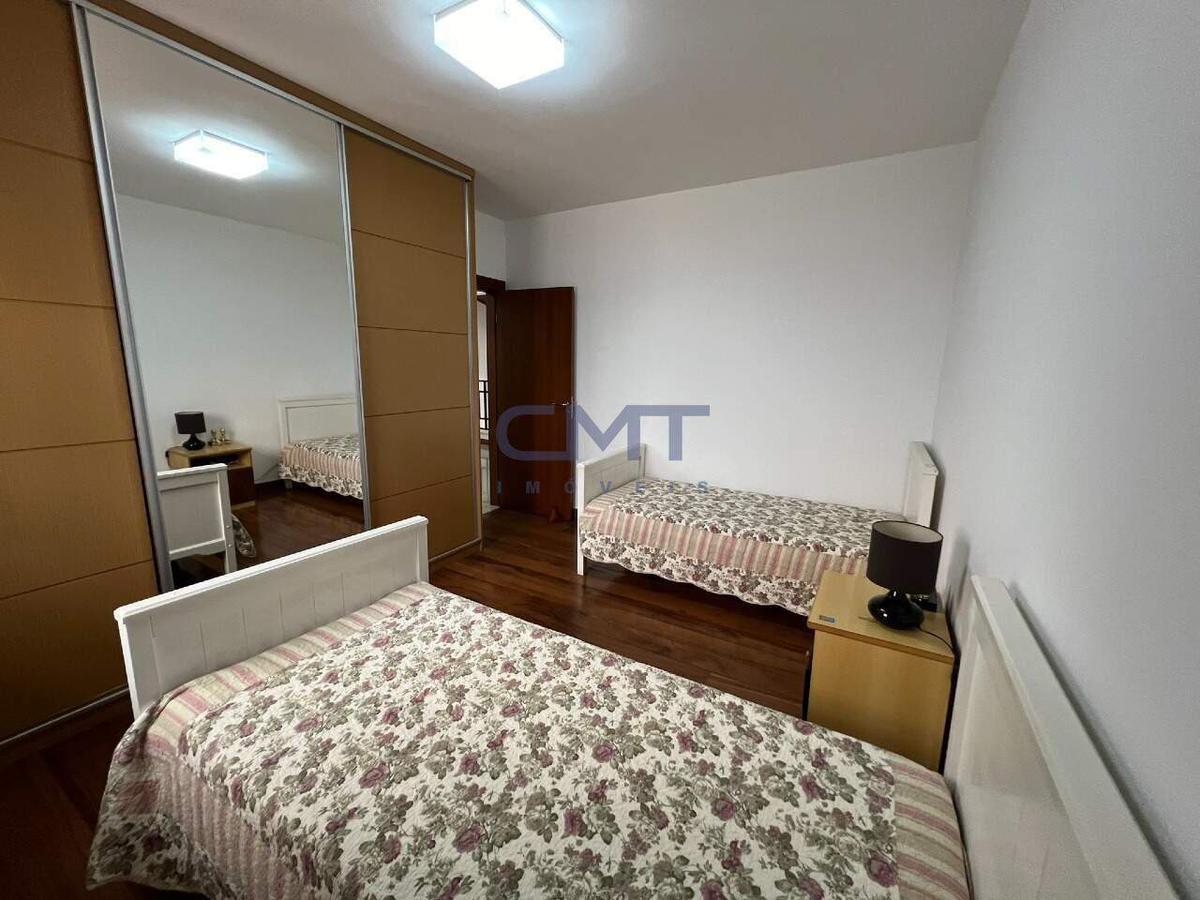 Casa, Estoril, 5 Quartos, 4 Vagas, 2 Suítes