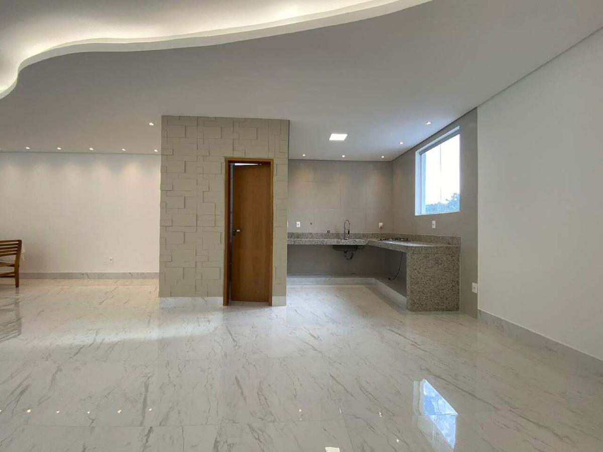 Casa, Estoril, 3 Quartos, 4 Vagas, 1 Suíte