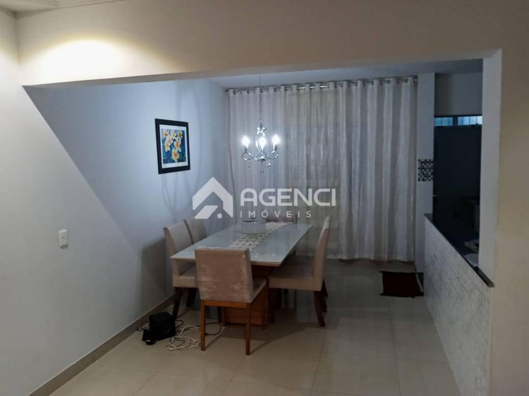 Casa, Industrial, 3 Quartos, 0 Vaga, 1 Suíte