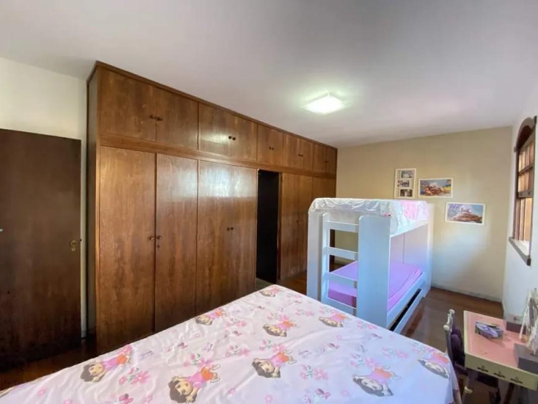 Casa, Barreiro, 3 Quartos, 5 Vagas, 2 Suítes