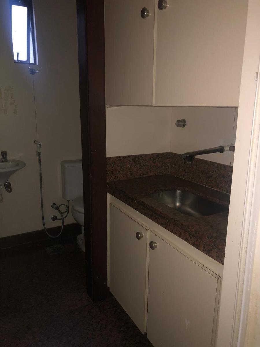 Loja, Funcionários