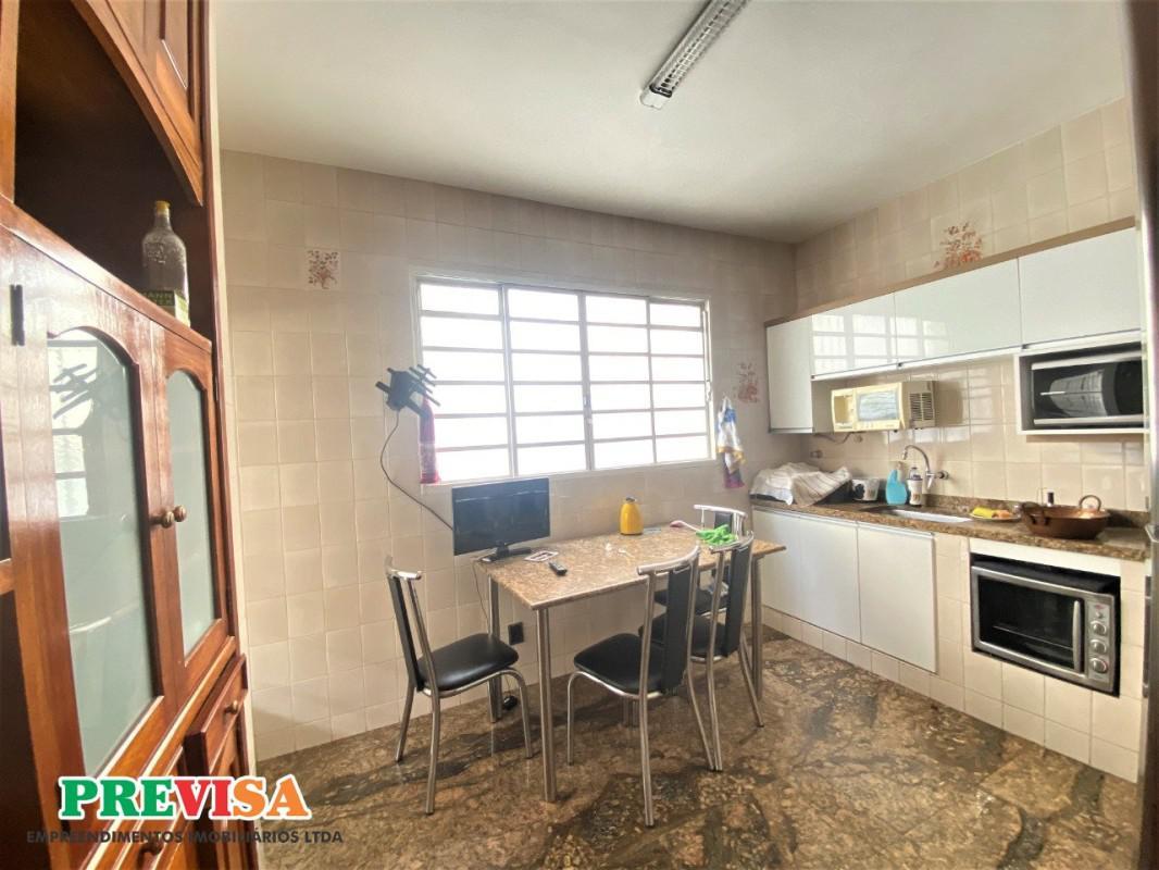 Casa, Sagrada Família, 4 Quartos, 6 Vagas, 1 Suíte