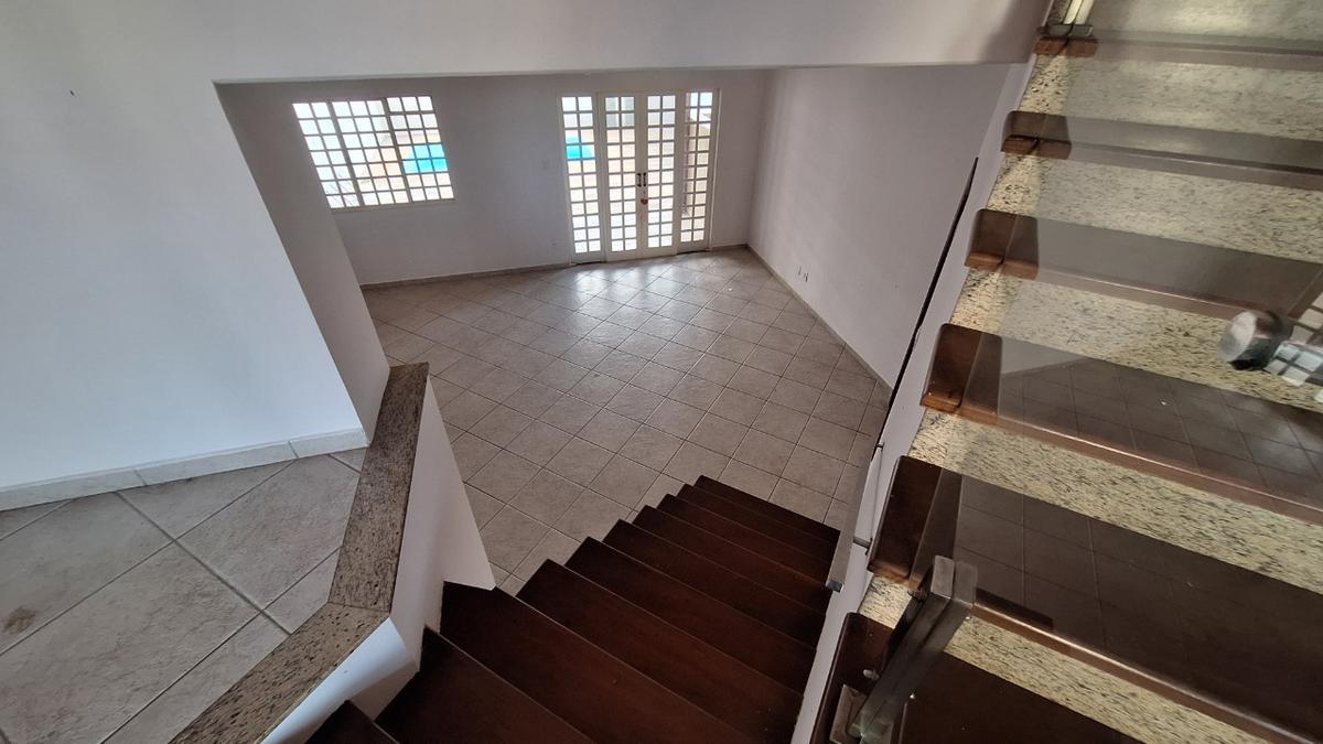 Casa, Centro, 3 Quartos, 2 Vagas, 1 Suíte