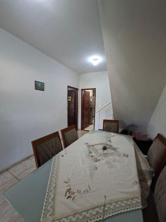 Casa, Centro, 4 Quartos, 0 Vaga