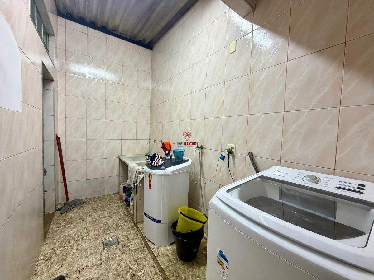 Casa, Tirol, 3 Quartos, 2 Vagas, 1 Suíte