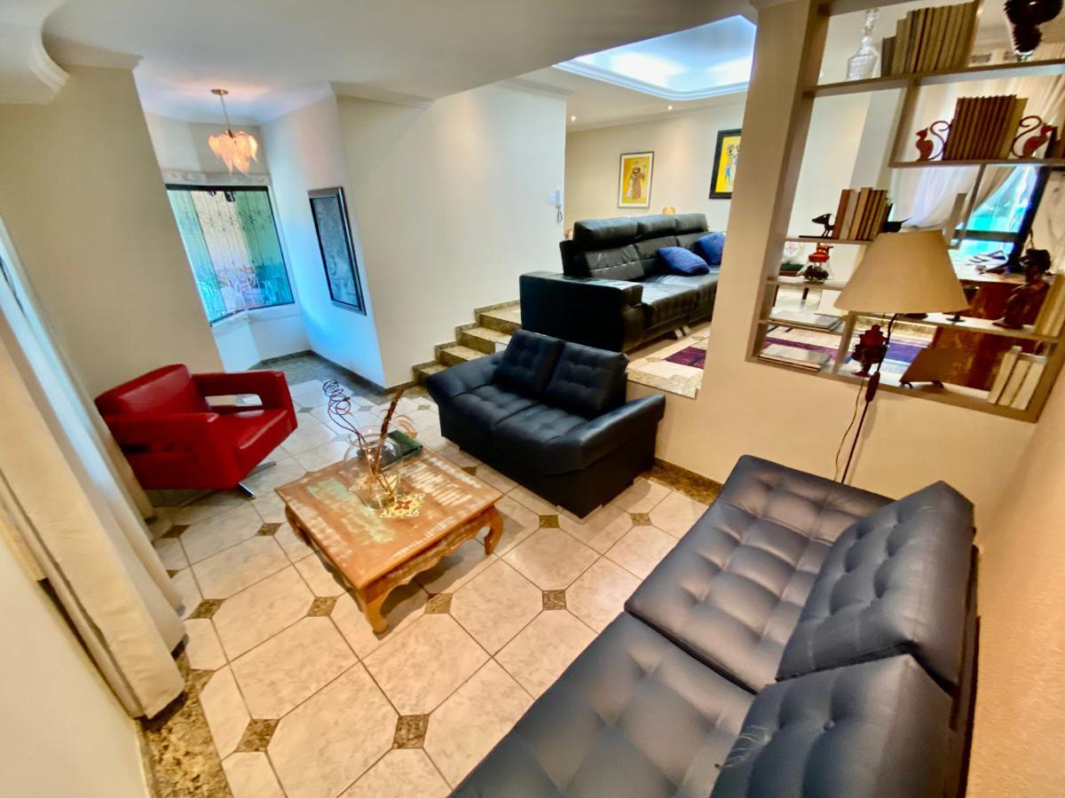 Casa, Santa Branca, 3 Quartos, 4 Vagas, 1 Suíte