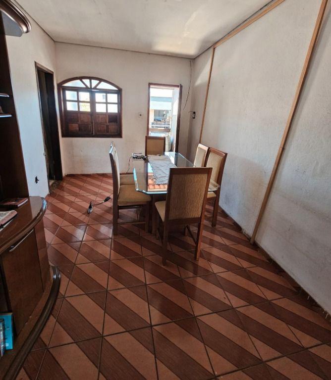 Casa, Esplanada, 3 Quartos, 5 Vagas, 1 Suíte