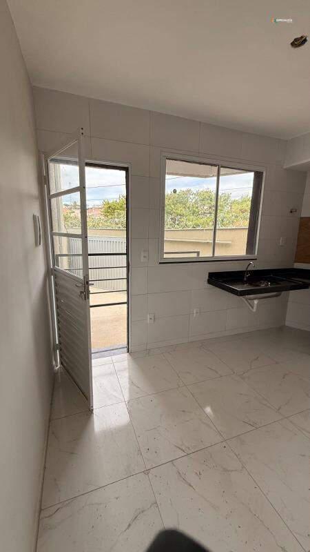 Casa, Petrópolis, 2 Quartos, 0 Vaga, 2 Suítes