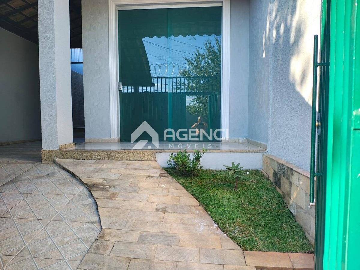 Casa, Santa Mônica, 3 Quartos, 0 Vaga, 1 Suíte