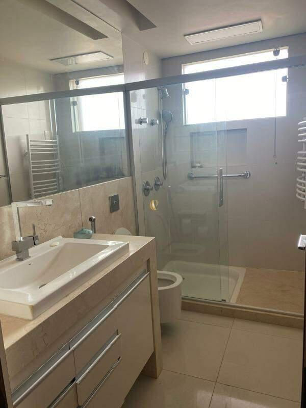 Casa, Comiteco, 4 Quartos, 3 Vagas, 1 Suíte