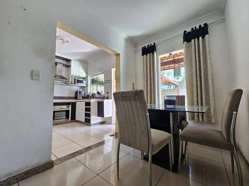 Casa, Santa Branca, 3 Quartos, 2 Vagas, 1 Suíte