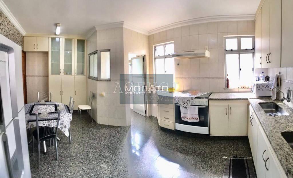 Casa, Castelo, 4 Quartos, 0 Vaga, 1 Suíte