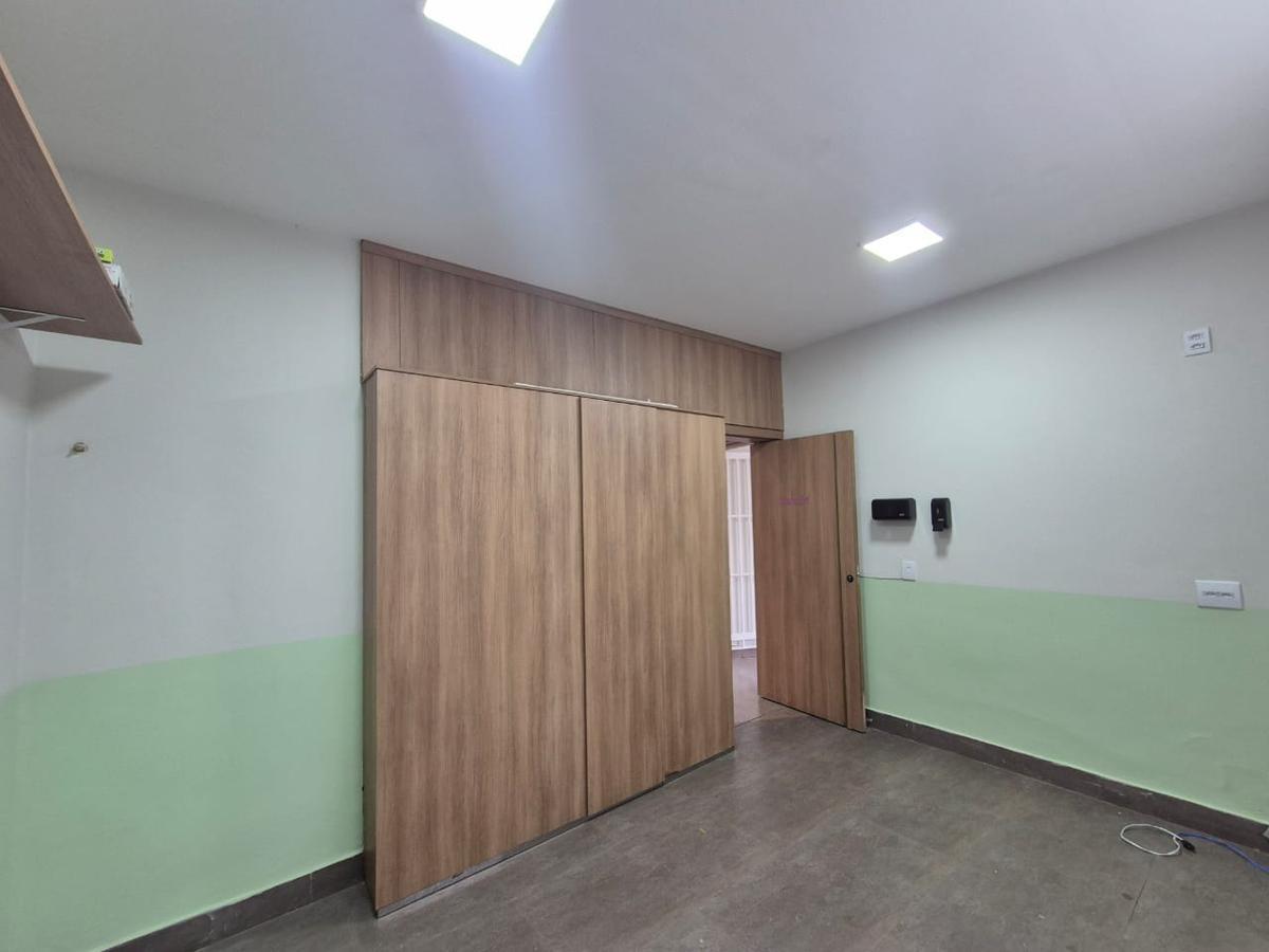 Casa, Funcionários, 5 Quartos, 2 Vagas, 1 Suíte