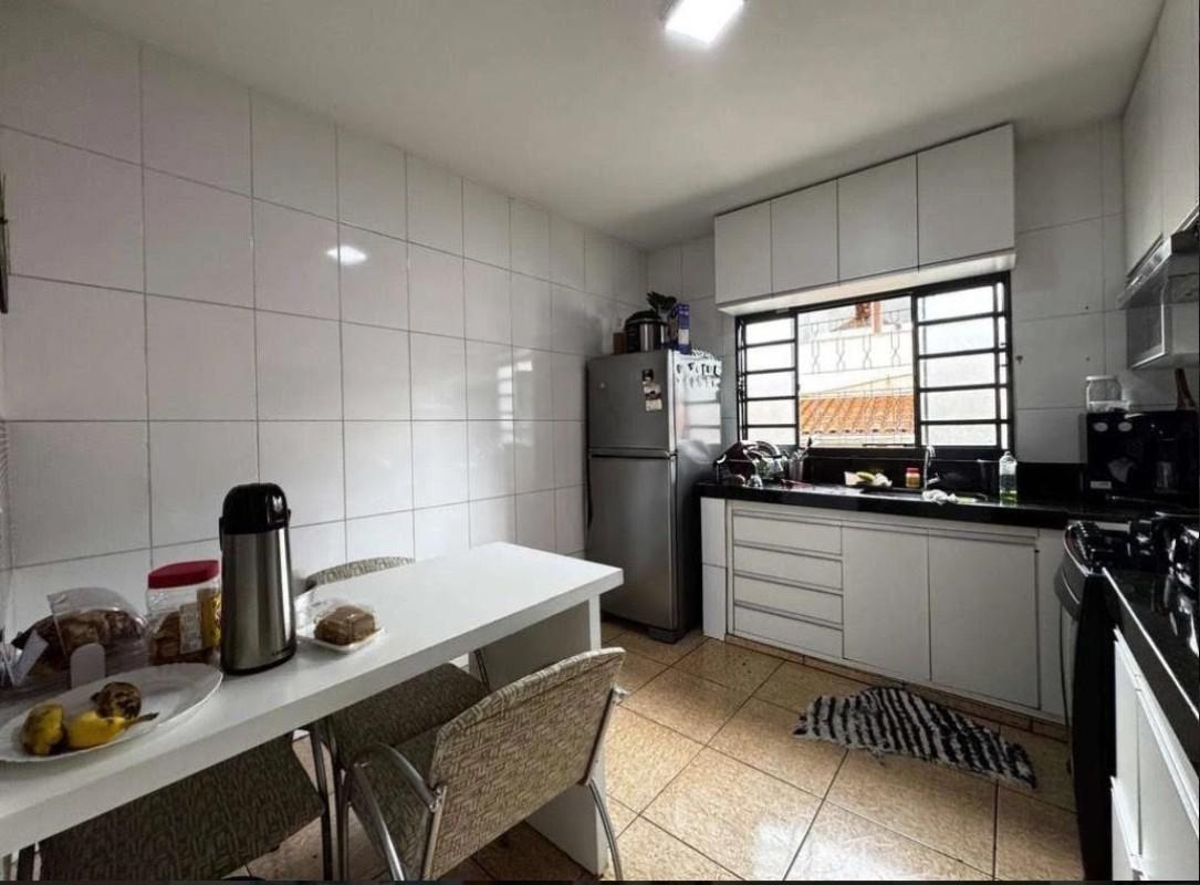 Casa, Jardim América, 5 Quartos, 4 Vagas, 2 Suítes