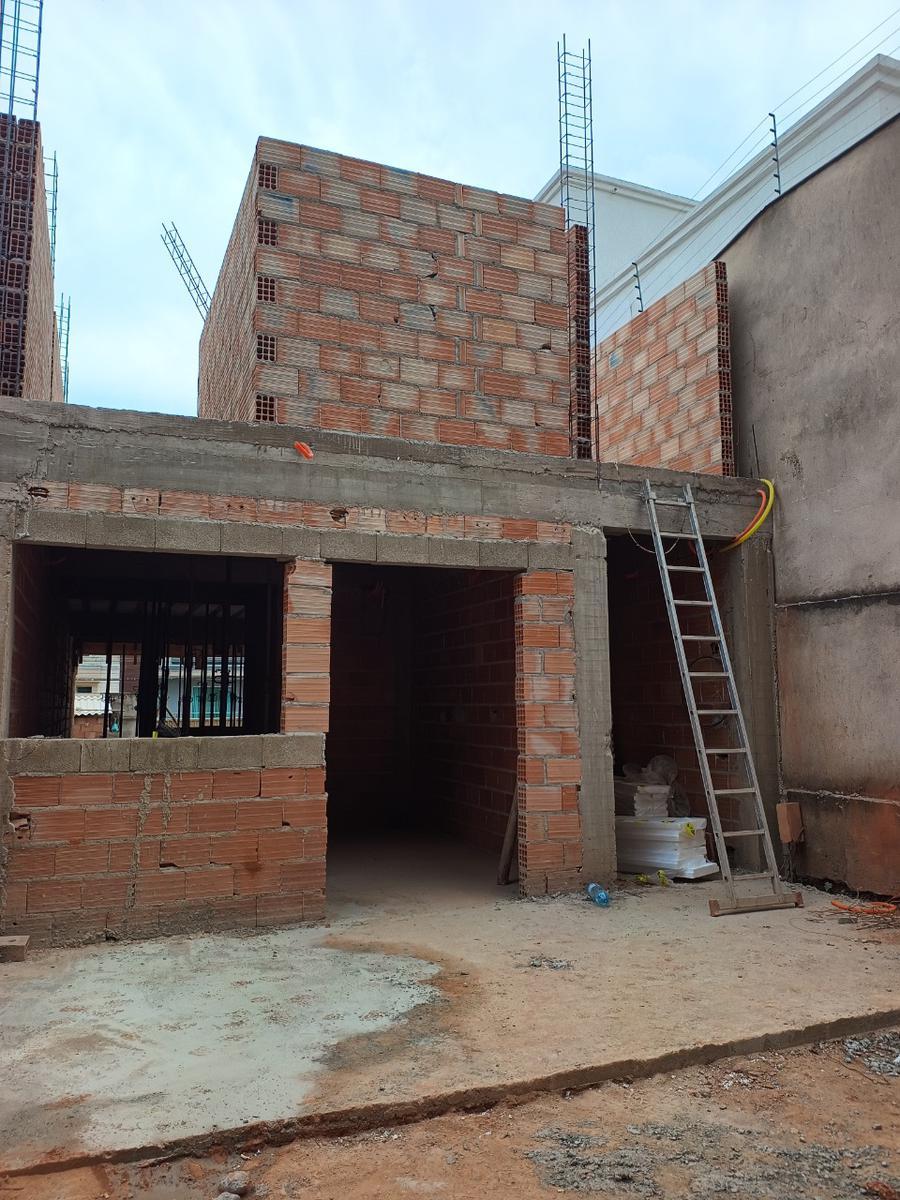 Casa, Europa, 3 Quartos, 2 Vagas, 1 Suíte