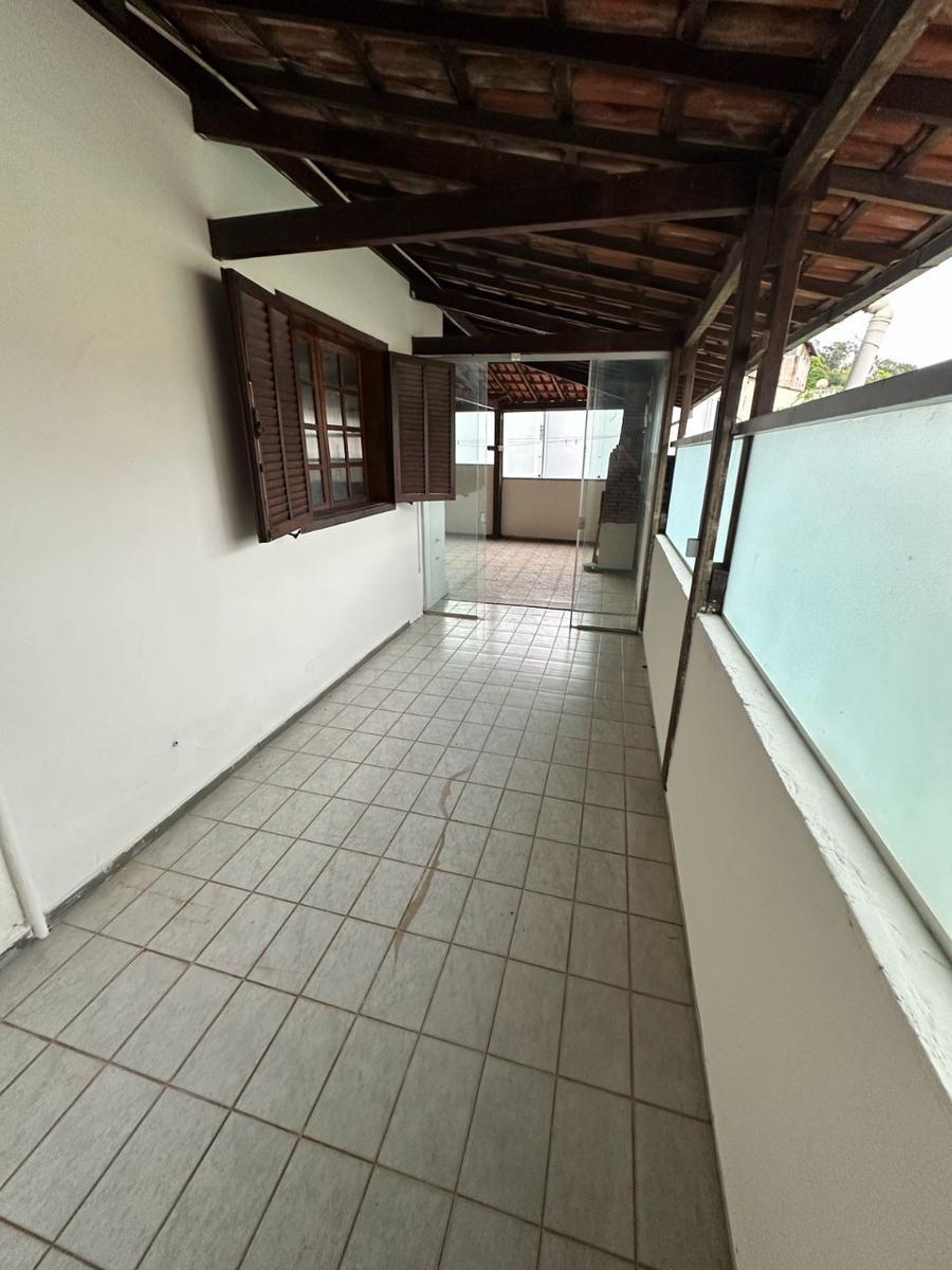 Casa, Centro, 4 Quartos, 0 Vaga