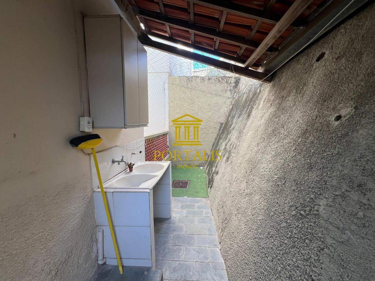 Apartamento, Sagrada Família, 2 Quartos, 1 Vaga