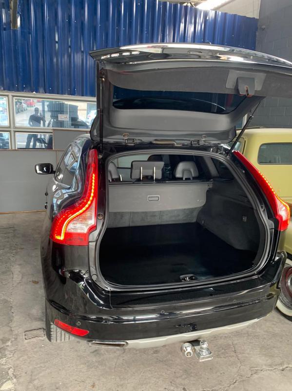 Volvo XC 60 D-5 Kinetic 2.4 Awd Diesel 5p