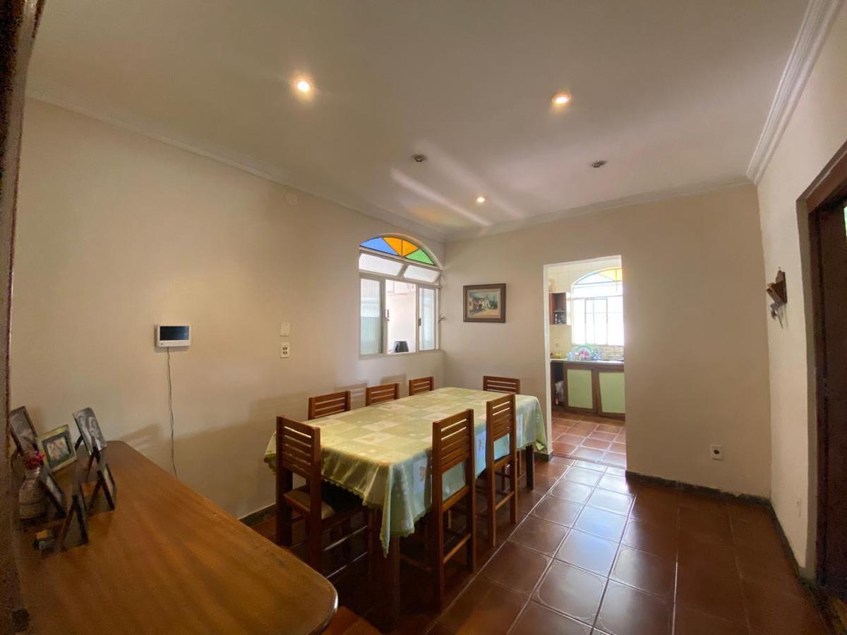 Casa, Horto, 4 Quartos, 7 Vagas, 2 Suítes