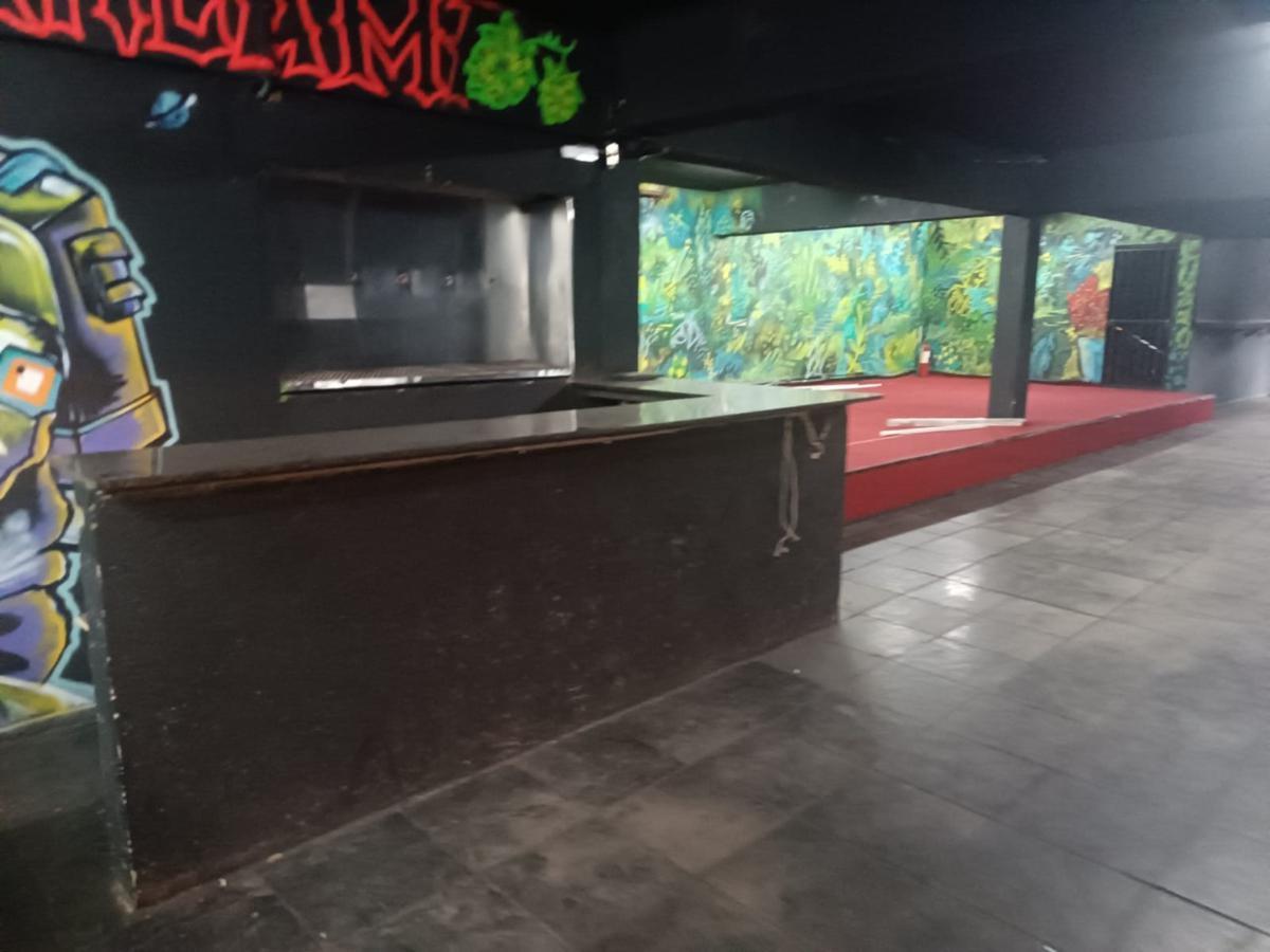 Prédio, Barreiro, 0 Quarto, 0 Vaga