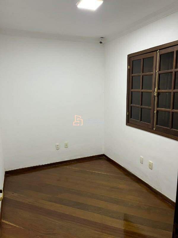Casa Comercial, Barreiro, 4 Quartos, 5 Vagas, 1 Suíte