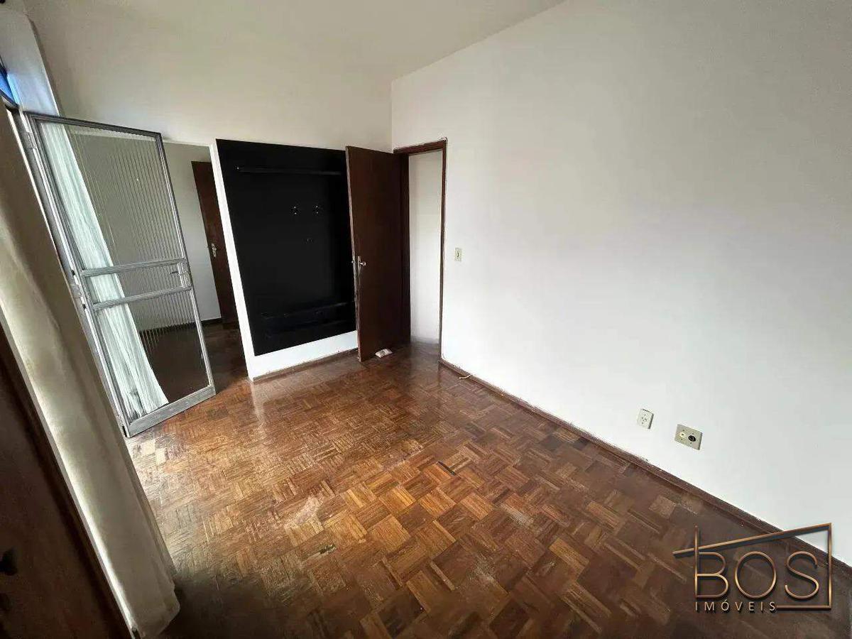 Apartamento, Sagrada Família, 2 Quartos, 0 Vaga