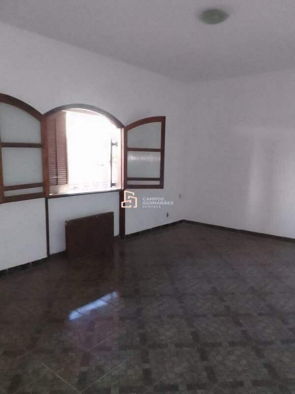 Casa, Industrial, 4 Quartos, 2 Vagas, 1 Suíte