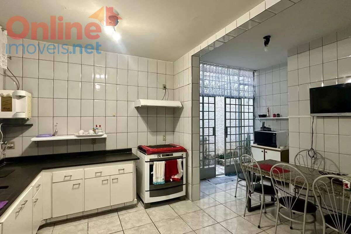 Casa, Serra, 4 Quartos, 0 Vaga, 1 Suíte